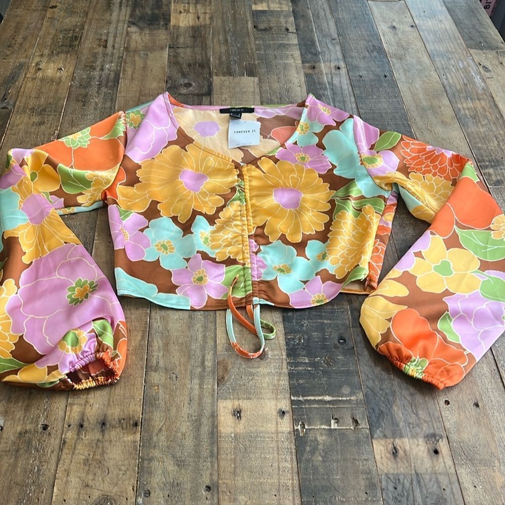 NWT Forever 21 TOP SIZE M MULTI COLOR